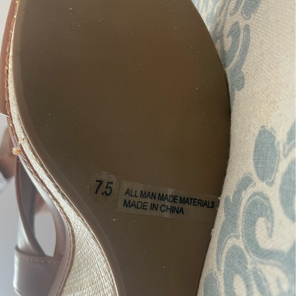 DV by Dolce Vita Desie Open Toe Wedge - Picture 5 of 5